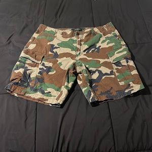 Men’s camo cargo shorts
